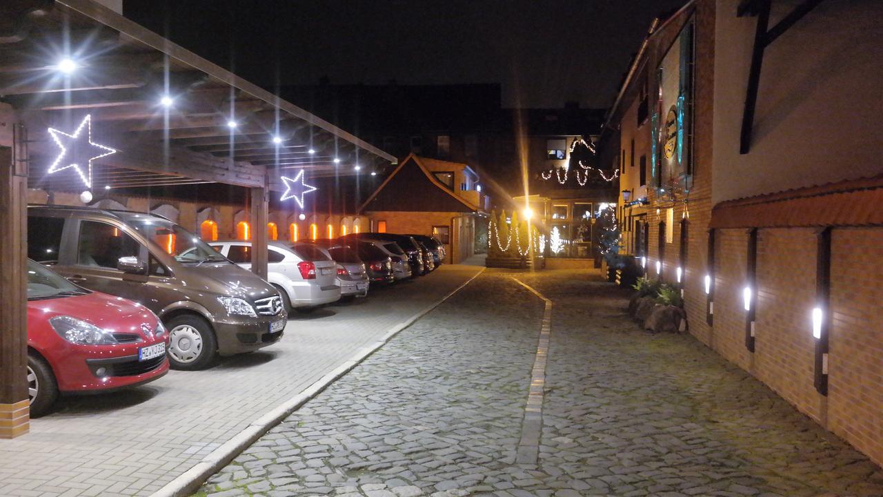 Hotel Und Pension Am Burchardikloster Halberstadt Exterior photo